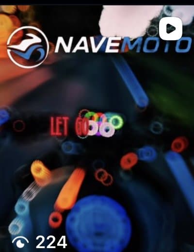 Moto na estrada com central Navemoto