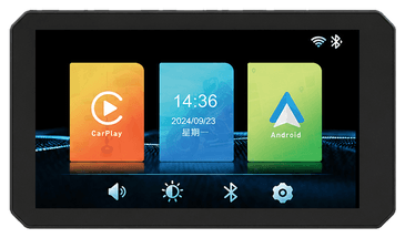 Frente do MOTOPLAY C54 com a tela inicial: CarPlay, relógio e Android Auto