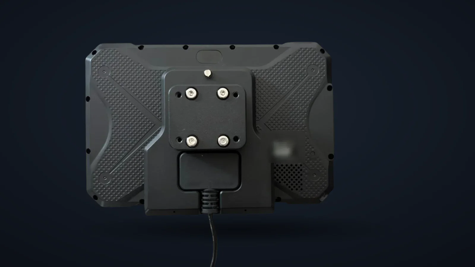Traseira real do MOTOPLAY C7 com as nervuras em X e o suporte de guidão